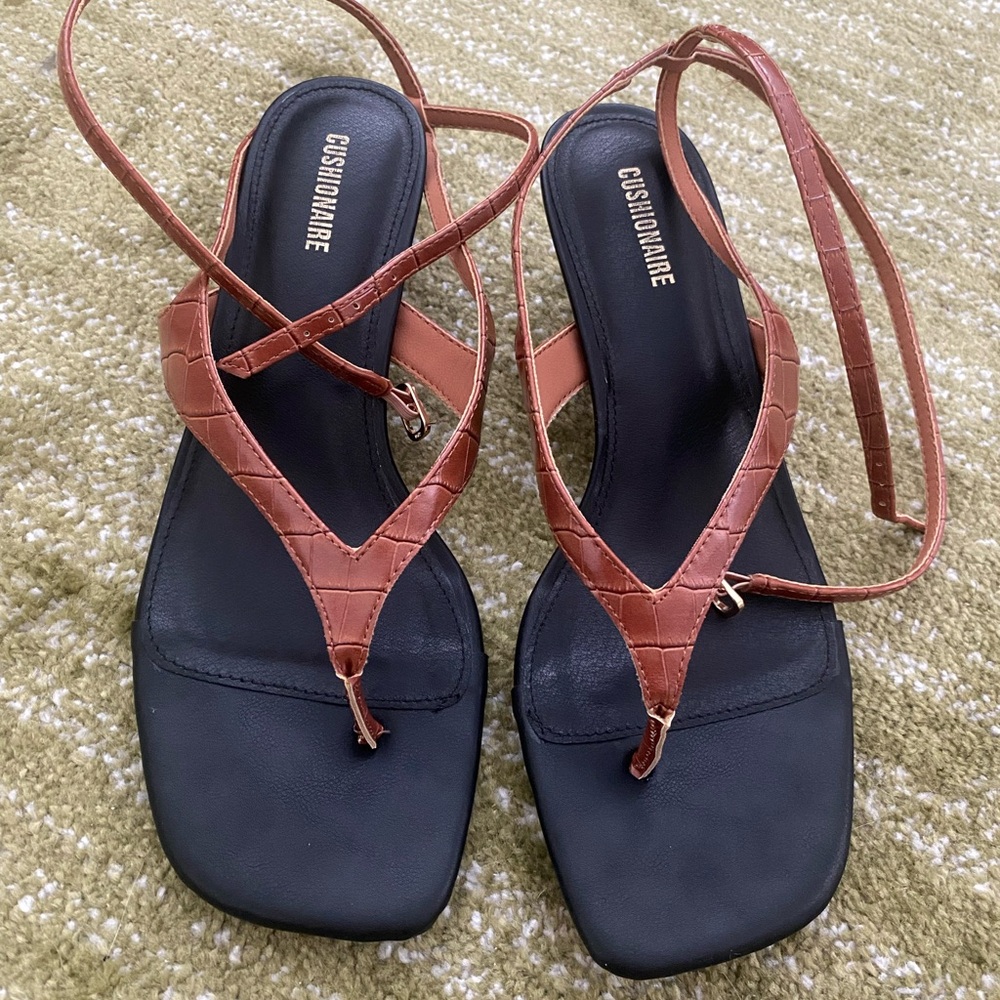 Women's Black and Brown heel - Picture 2 of 4